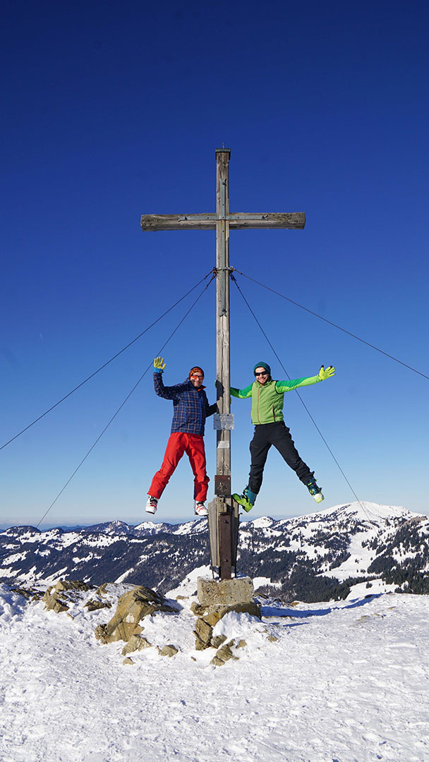 2020 01 21 Männer am Gipfelkreuz